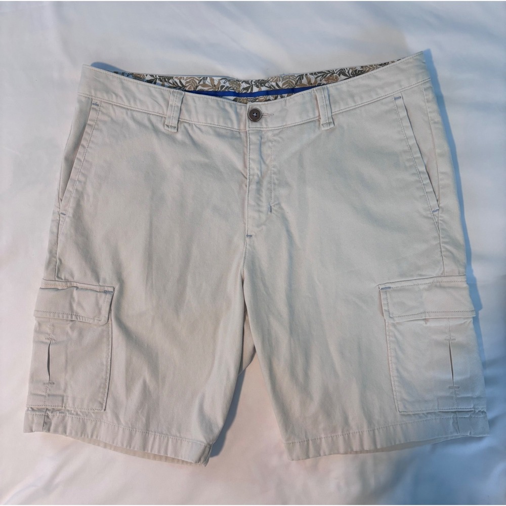 Tommy Bahama Mens Cream Khaki Cargo Shorts Size 36 Marlin Logo Textured Cotton